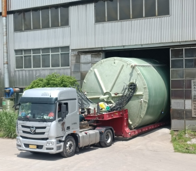 DN5000*5100玻璃鋼儲(chǔ)罐 2臺(tái)裝車完畢
